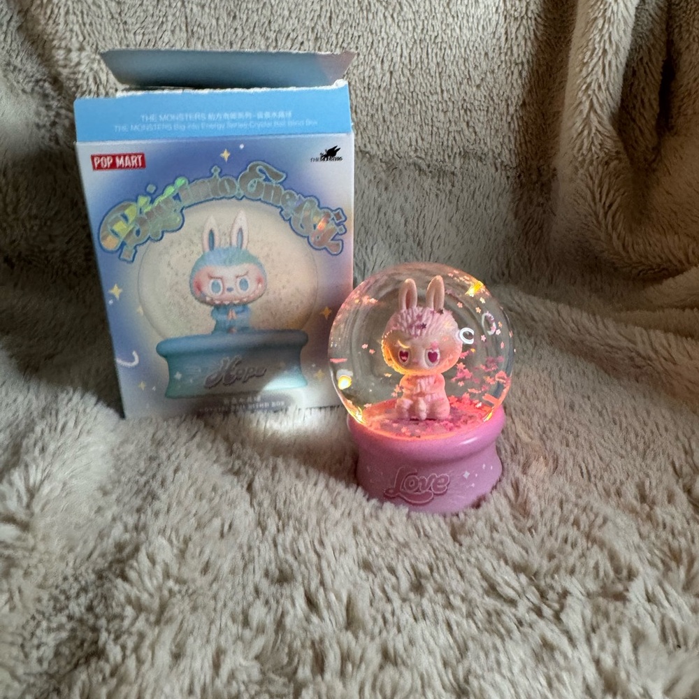 LABUBU BIE SNOW GLOBE ASIA EXCLUSIVE Pop-mart LABUBU IN “Love” confirmed